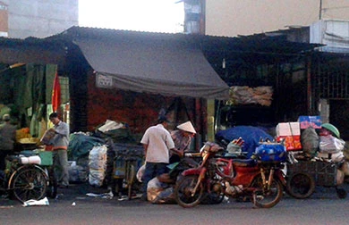 Hiểm họa từ những vựa phế liệu ảnh 3