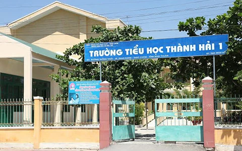 Truy bắt kẻ lạ mặt vào trường tiểu học cưỡng hiếp học sinh ảnh 1