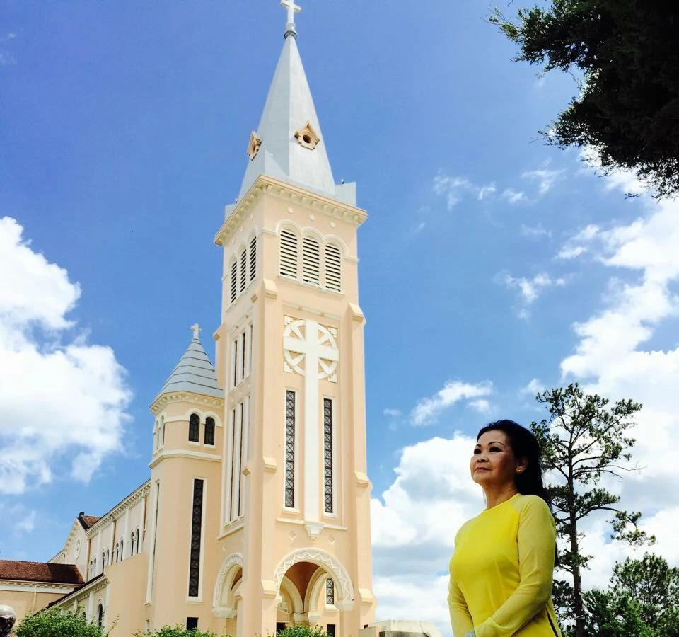 Khánh Ly và chuyến về lẻ bóng ảnh 1