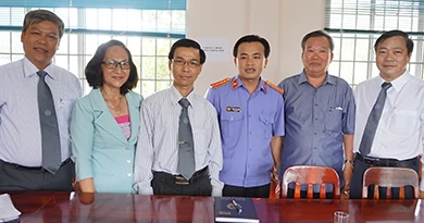 Người bị oan chấp nhận lời xin lỗi của VKS ảnh 2 Người bị oan chấp nhận lời xin lỗi của VKS ảnh 2