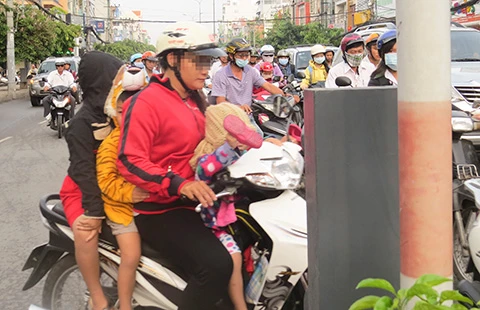 Ý thức giao thông quá kém! ảnh 5