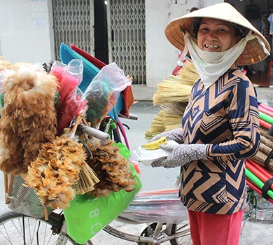 Sắm xe Jeep đi xin quà cho người nghèo ảnh 4