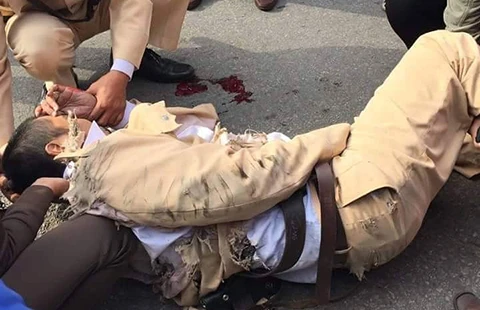 CSGT có nên nhảy lên nắp capô xe? ảnh 8