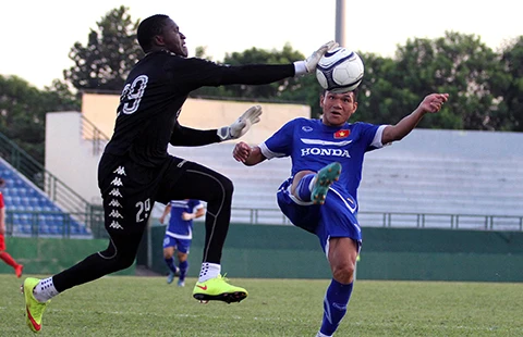 Thầy trò Miura phải chơi ‘du kích’ thôi ảnh 1