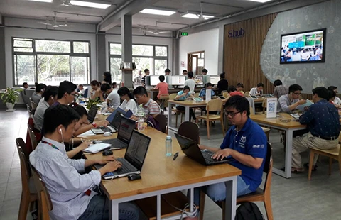 Thư viện lắp đặt S-Hub, hút giới trẻ ảnh 1