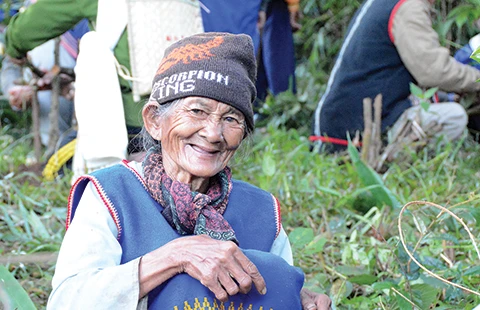 Ðộc đáo lễ hội bắn trâu ảnh 4