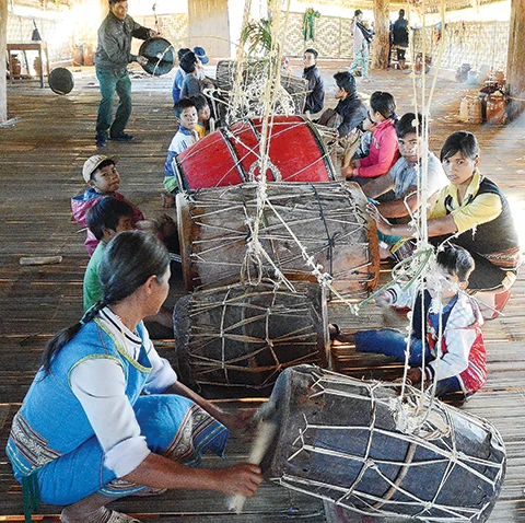 Ðộc đáo lễ hội bắn trâu ảnh 5