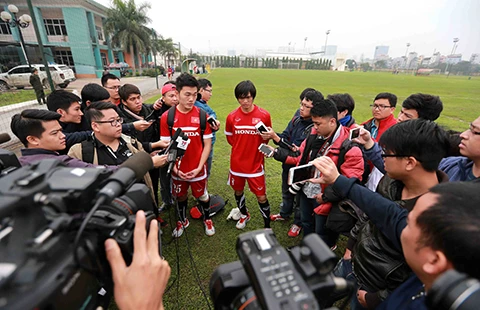 Tuyển VN - Hà Nội T&T: HLV Hữu Thắng hứa đá nhỏ, đá nhanh ảnh 2