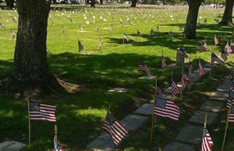 Làm mộ to vì ‘tức nhau tiếng gáy’ ảnh 3