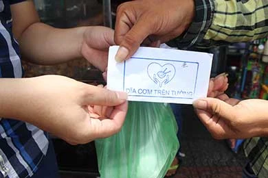 Bác sĩ đi hát để... kiếm cơm cho bệnh nhân ảnh 3