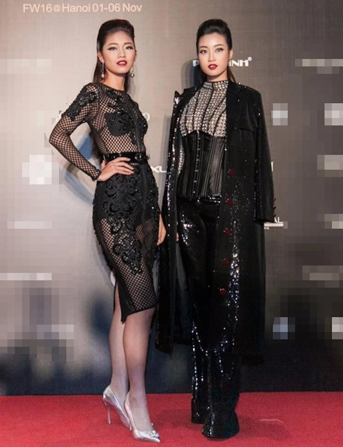 Á hậu Thanh Tú cùng hoa hậu Đỗ Mỹ Linh cũng không ngần ngại khoe đường cong trong một thiết kế lưới. Ảnh VTC