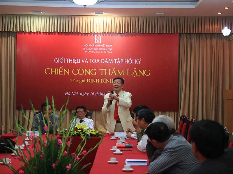 Phú ‘chọi trâu’ in sách chống tham nhũng ảnh 3