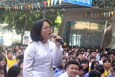 Clip nữ sinh đánh bạn vào phiên tòa giả định ảnh 2 Clip nữ sinh đánh bạn vào phiên tòa giả định ảnh 2