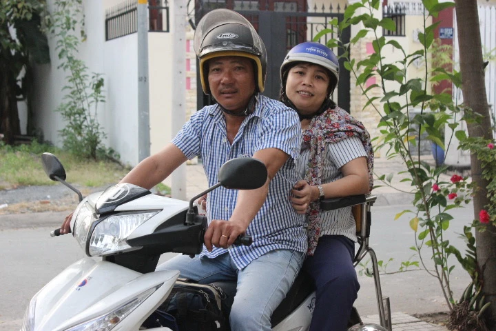 Giúp người khuyết tật đứng trên đôi chân mình ảnh 2