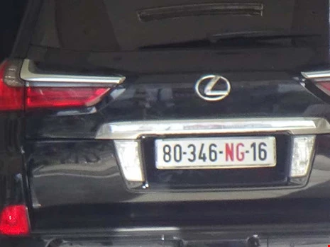 Giám đốc doanh nghiệp đi xe biển số ngoại giao - ảnh 1