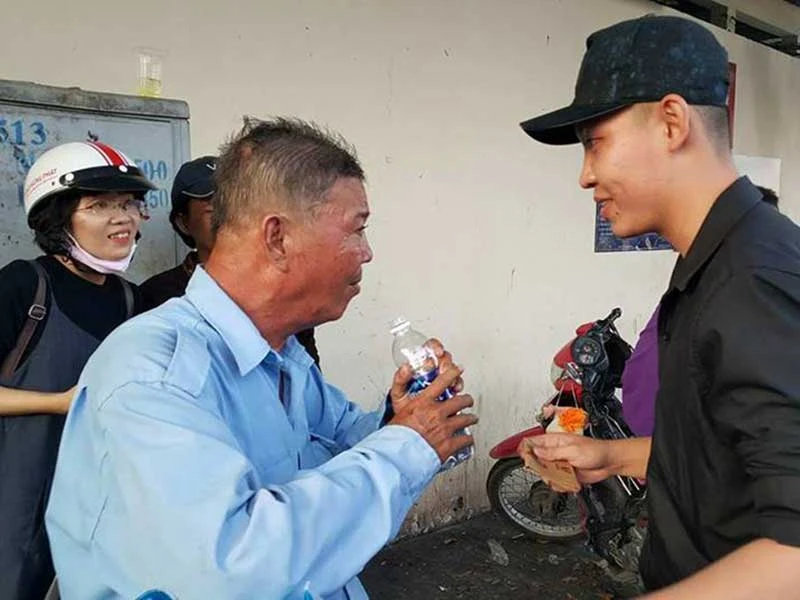 Bác xe ôm bị tai biến không còn trơ trọi ảnh 2