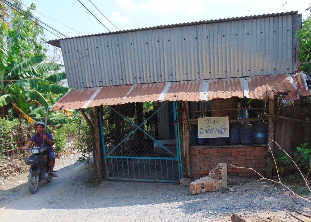 Căn nhà bà Năm Hoàng ở cũng là nơi trị bệnh bùa ngải.
