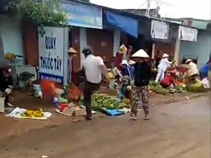 Phải xử nghiêm trưởng công an đá văng thau cá! ảnh 3