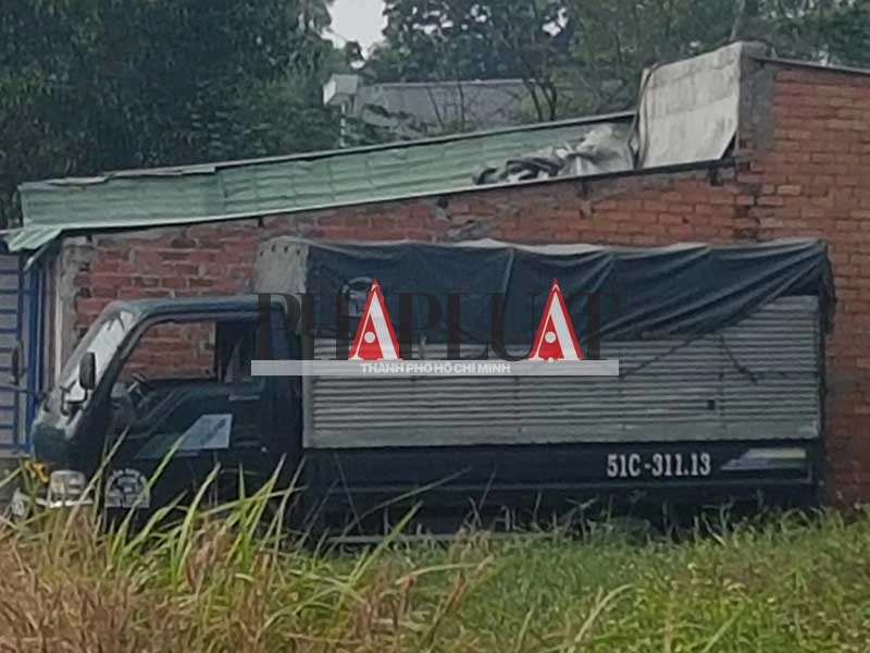 Xe rút hầm cầu giả dạng xe tải ảnh 5