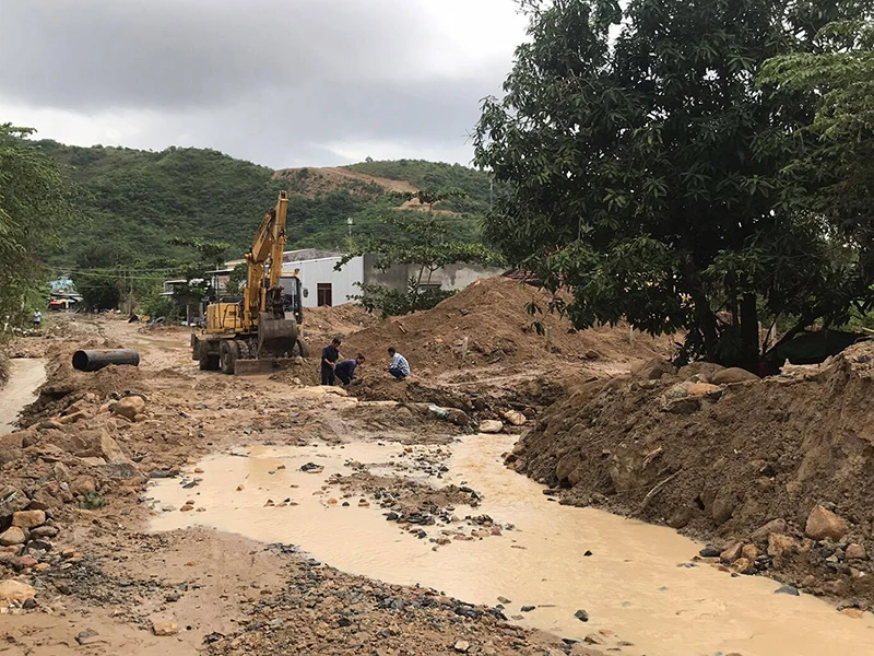 TP.HCM ngập nặng vì bão số 9 ảnh 4