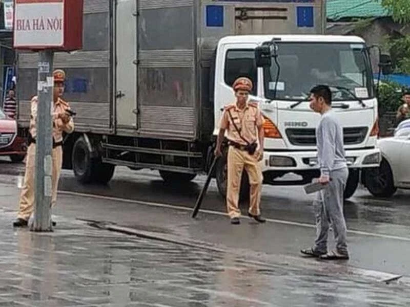 Trung tá công an tử vong khi khống chế người nghi ngáo đá ảnh 2