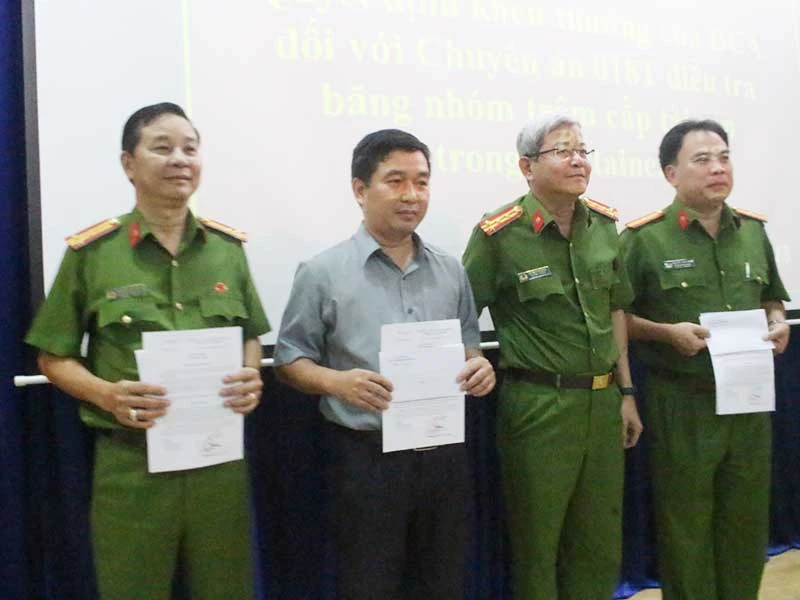 Bắt 2 nhóm trộm hàng container xuất khẩu ảnh 3