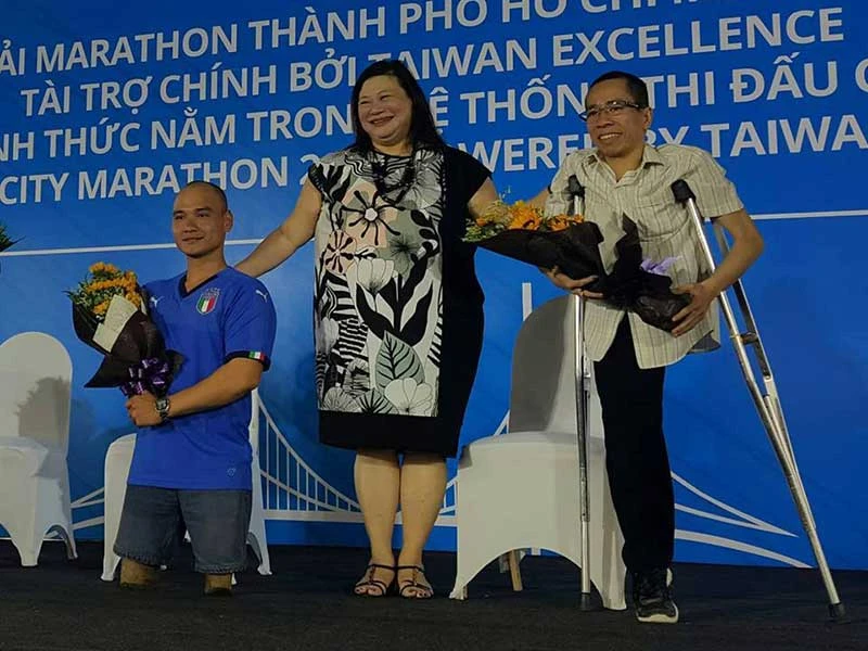 VĐV marathon chiều cao hơn nửa mét:Tự tin như 'Cô Ba Baby' ảnh 2