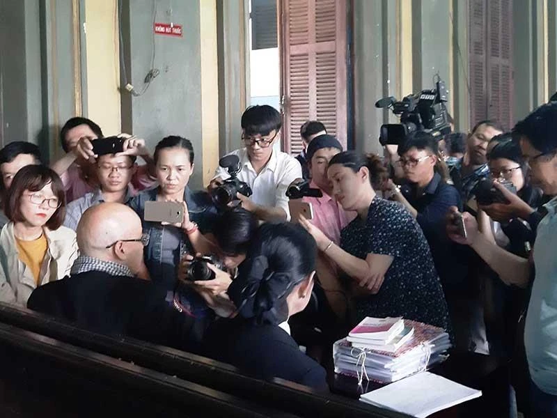 Ngày 1-3, tuyên án vụ ly hôn của vợ chồng Trung Nguyên ảnh 2