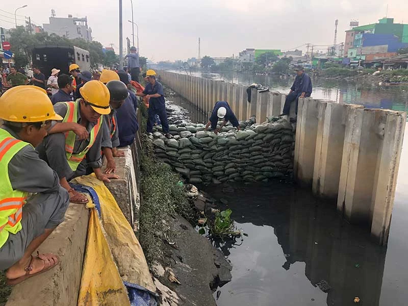 Cần Thơ ngập lai láng trong trận triều lịch sử ảnh 2 Cần Thơ ngập lai láng trong trận triều lịch sử ảnh 2