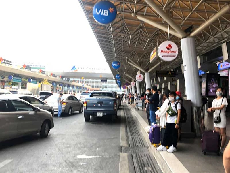 Cao điểm đón 52.000 lượt khách trở lại TP.HCM ảnh 2