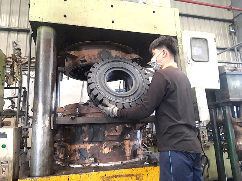 Doanh nhân Việt làm lốp xe bán sang Nhật, Hàn ảnh 2