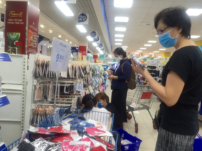 Phương Tây đeo khẩu trang và cơ hội của doanh nghiệp Việt ảnh 2