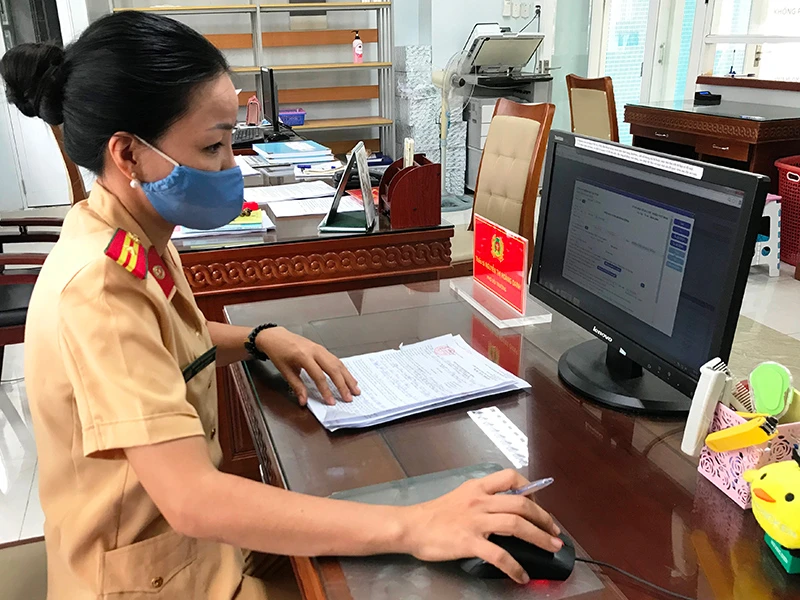 Sửa luật để dân dễ nộp phạt giao thông qua mạng ảnh 2