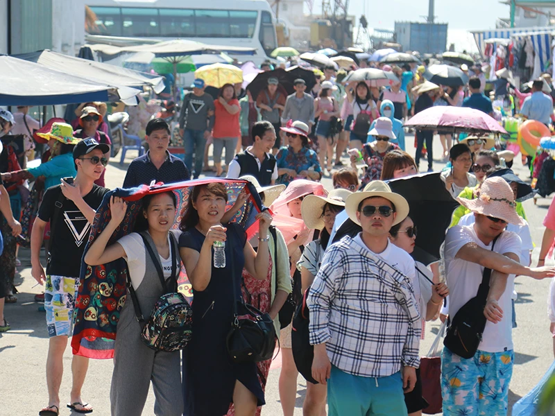 Đòn đau giáng xuống ngành du lịch, ô tô, dệt may ảnh 2