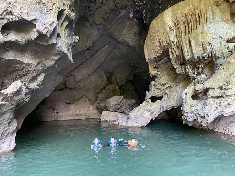 Muốn phá băng, du lịch đừng bắt chước nhau ảnh 2