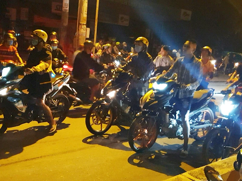 Quái xế ‘quậy’ trắng đêm và phóng chạy khi bị vây ráp ảnh 3