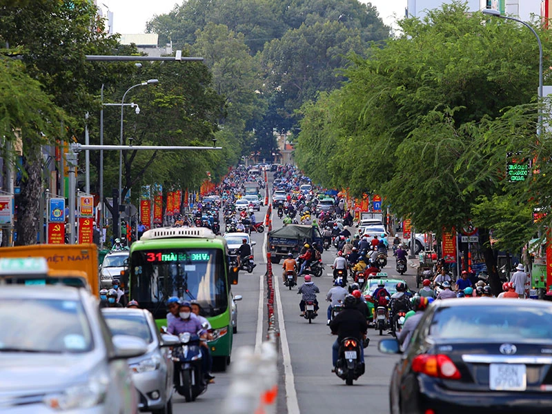 Hỗ trợ đổi giấy tờ cho người dân ở đường Lê Văn Duyệt ảnh 2