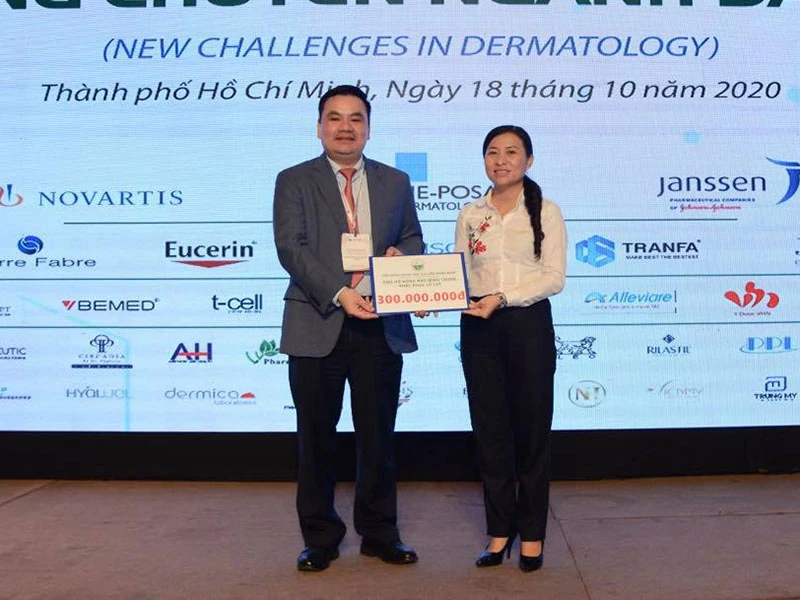 Căn bệnh khiến cô gái nổi mụn muốn tự sát ảnh 2