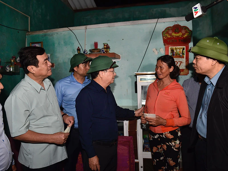 Điều tàu hải quân, kiểm ngư tìm kiếm 26 ngư dân ảnh 3