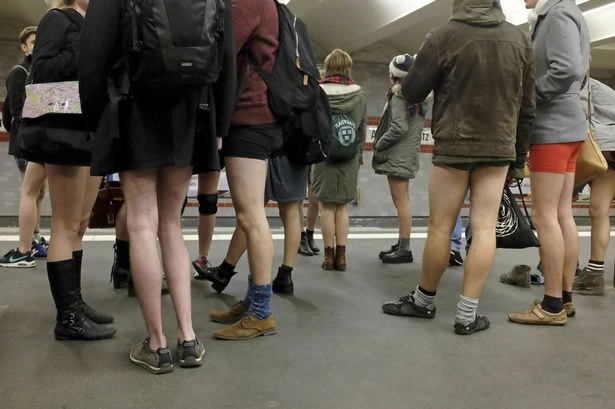 Kỳ lạ sự kiện: ‘Đi tàu không mặc quần’ ảnh 2