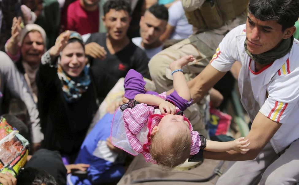 Ảnh: Người dân IRaq lũ lượt chạy trốn IS ảnh 10 Ảnh: Người dân IRaq lũ lượt chạy trốn IS ảnh 10