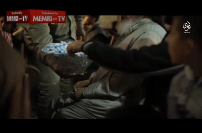 IS tổ chức phát kẹo ‘ăn mừng’ máy bay Nga rơi ảnh 3