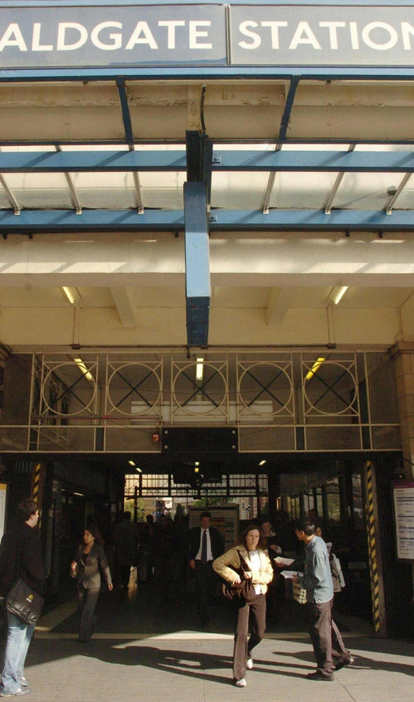 Ga tàu điện ngầm Luân Đôn sơ tán vì báo động an ninh ảnh 1