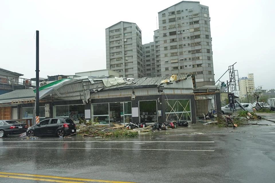 Đài Loan tan hoang vì siêu bão - quái thú 'Nepartak' ảnh 4 Đài Loan tan hoang vì siêu bão - quái thú 'Nepartak' ảnh 4