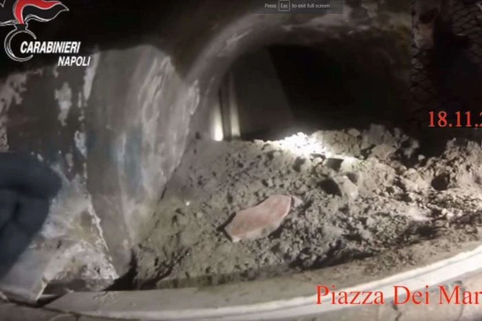 Ý bắt giữ băng đảng 'siêu đạo chích' đào hầm cướp trang sức ảnh 3