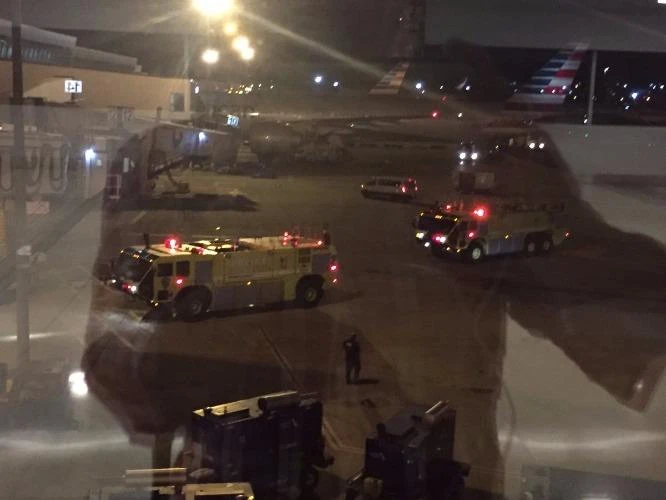 Các đơn vị đặc nhiệm SWAT được điều động tại sân bay JFK. Ảnh: Twitter