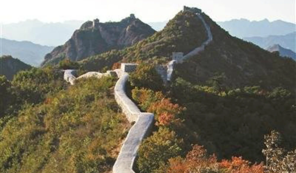 Vạn Lý Trường Thành bị san phẳng lì bằng xi măng