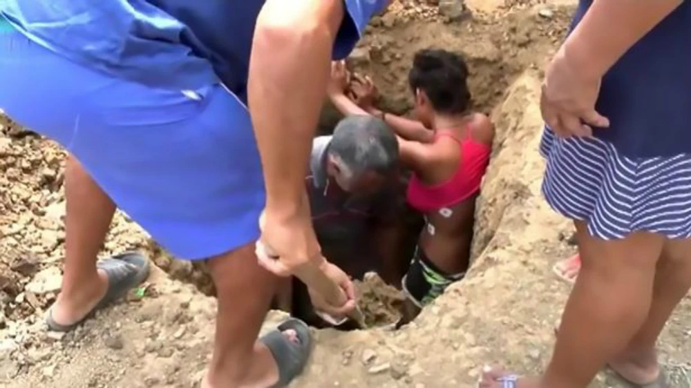 Bị sét đánh vẫn sống, cô gái lại bị chôn sống mỗi tuần