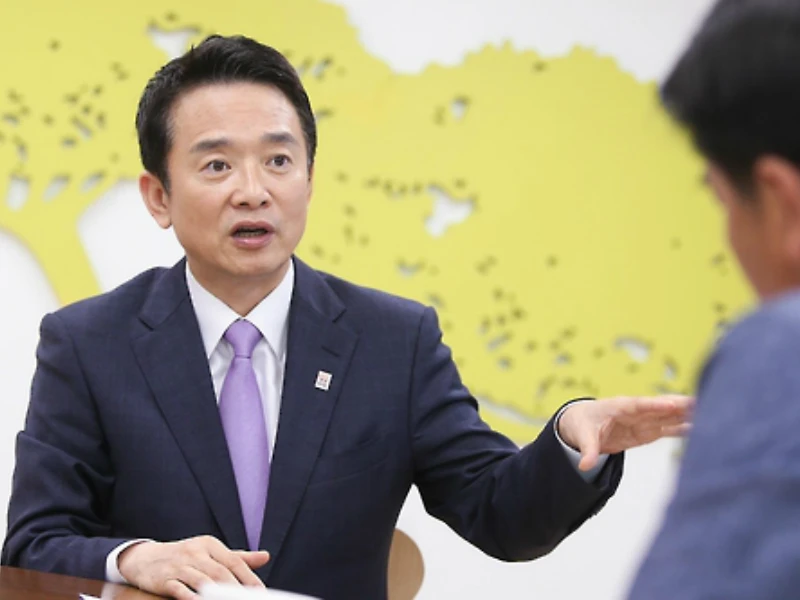 Ông Nam Kyung-pil – Tỉnh trưởng Tỉnh Gyeonggi của Hàn Quốc trả lời phỏng vấn tờ Yonhap hôm 2-10. Ảnh: Yonhap