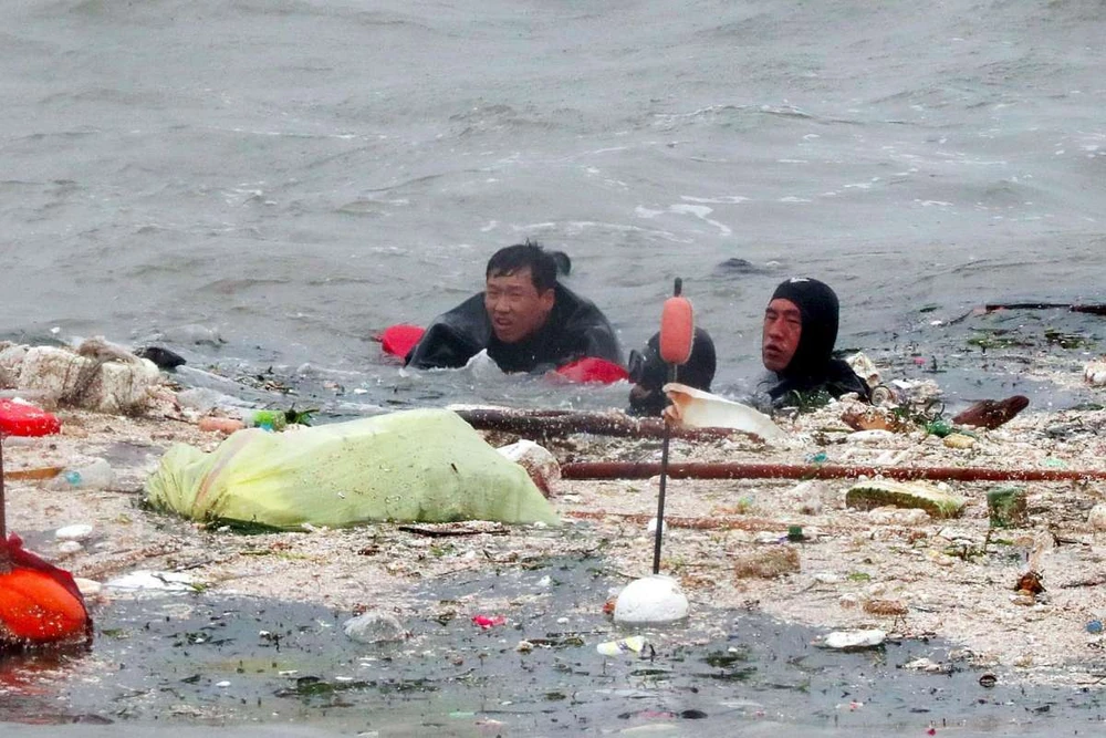 Hình ảnh miền nam Hàn Quốc tan hoang sau siêu bão Chaba